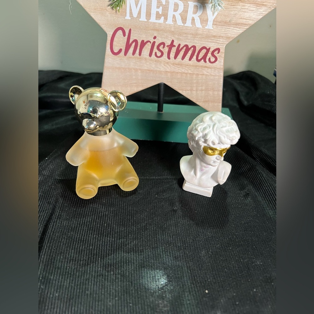 Vintage Avon Collectable Glass Bear Perfume bottle-not full Sweet Honesty scent